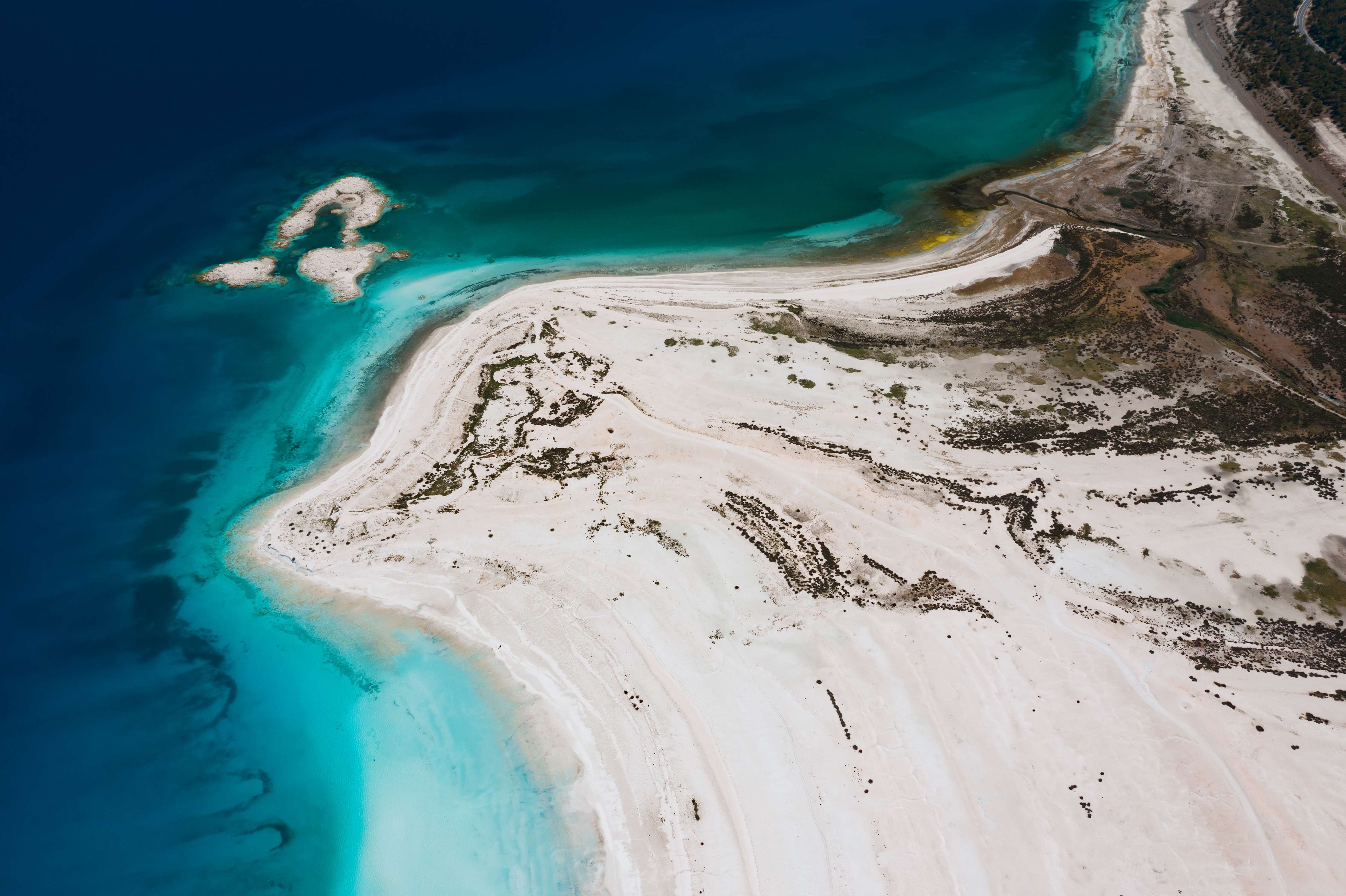 متابعة الامتثال البيئي للأنشطة البحرية والساحلية